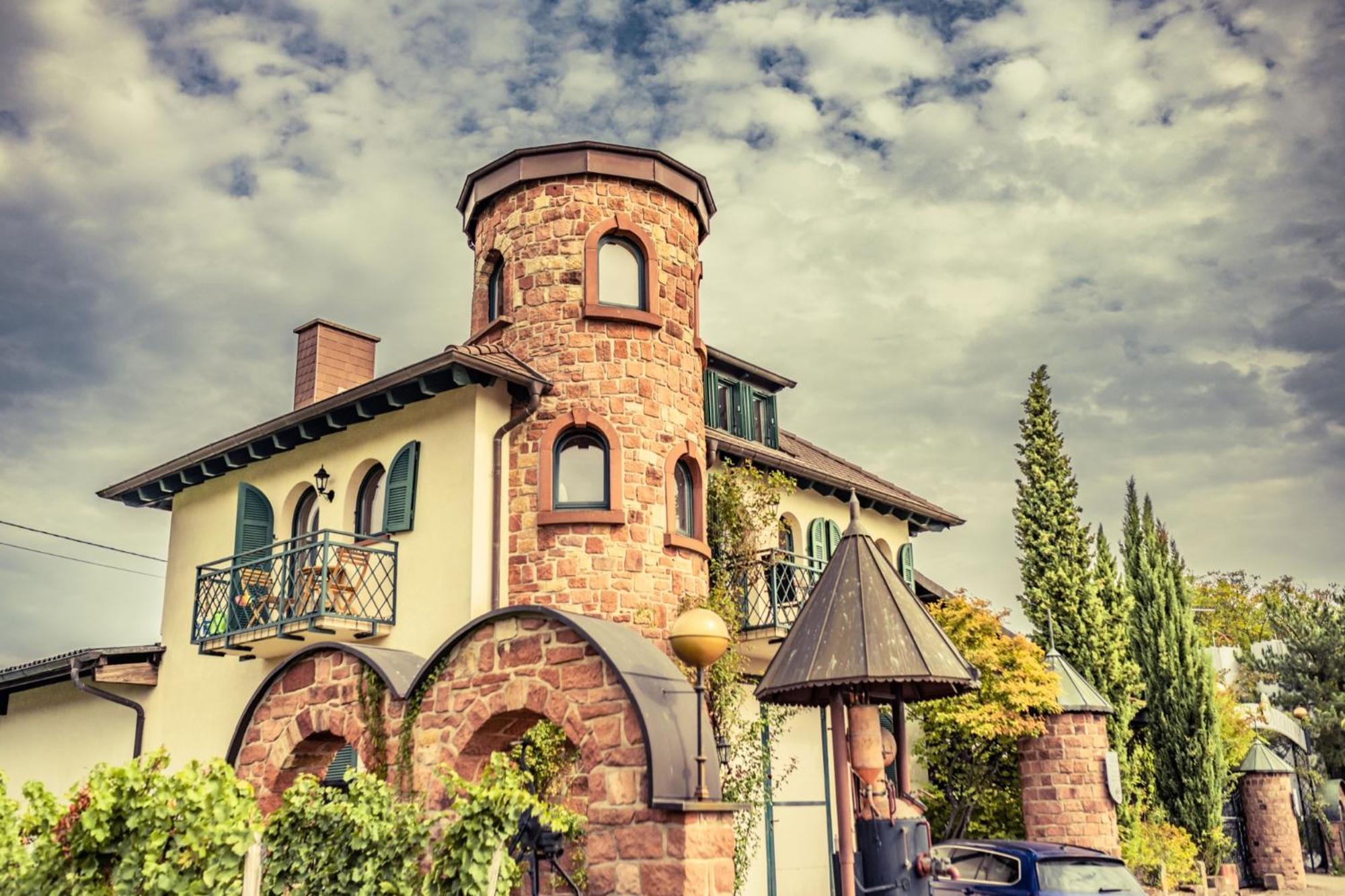 Weingut Loewenthal * Eschbach (Sudliche Weinstrasse)